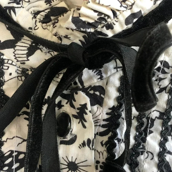 Graff Vintage Modest Black Prairie Print Tuck Print Blouse With Tie - Picture 5 of 7